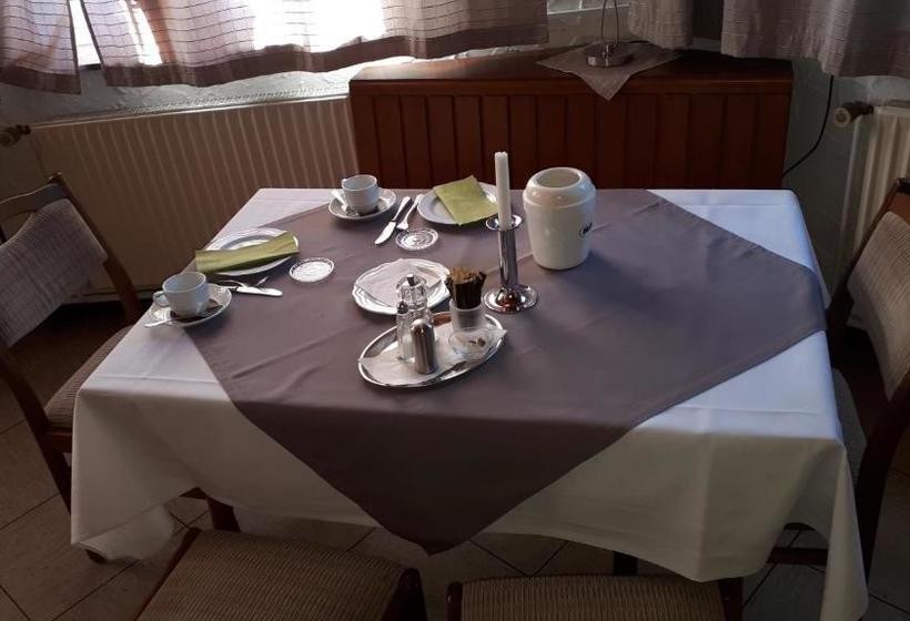 فندق صغير Gasthaus Deutsches Haus Garni