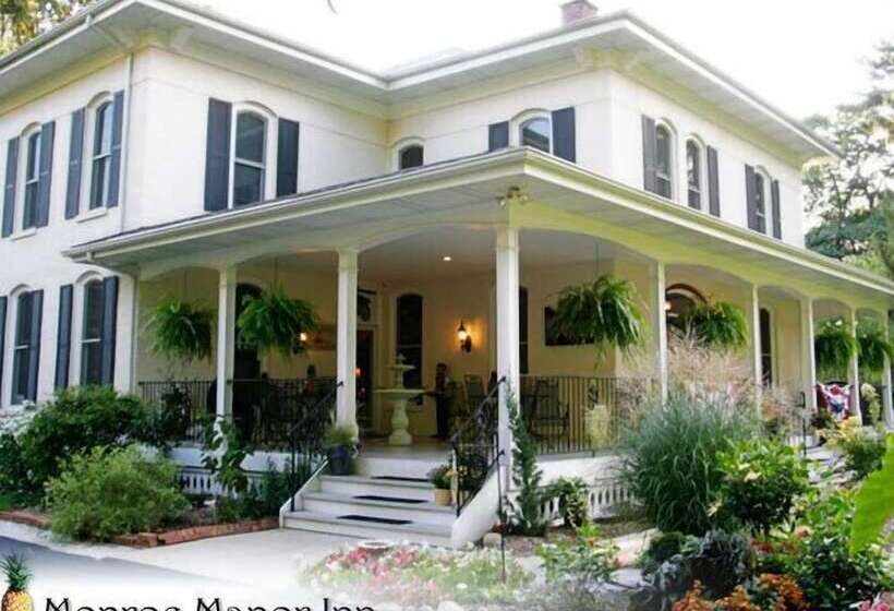 צימר Monroe Manor Inn