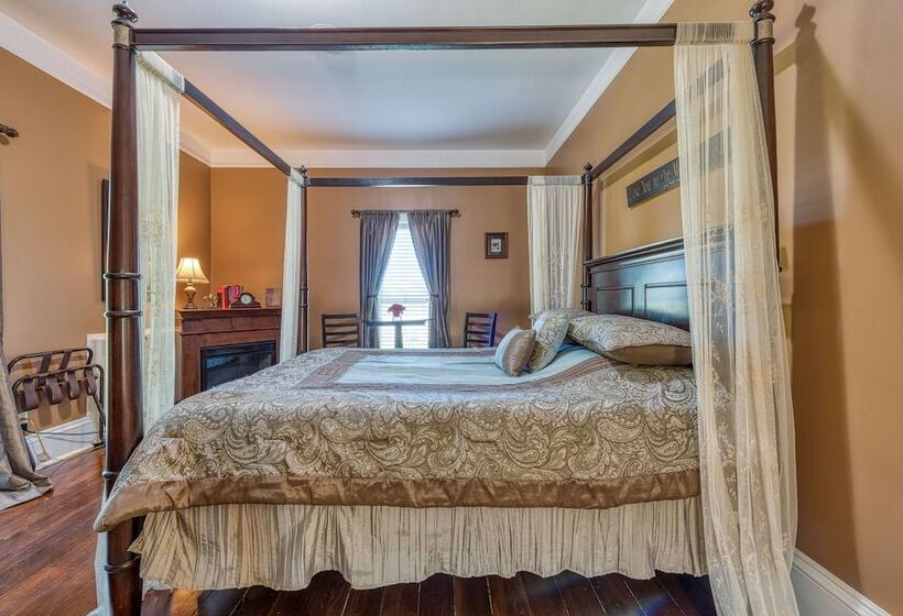 צימר Monroe Manor Inn