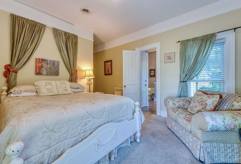 צימר Monroe Manor Inn