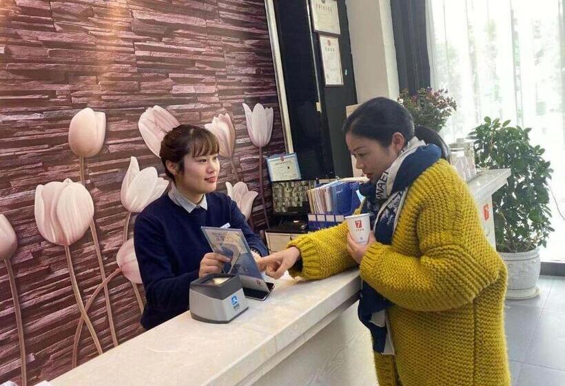 Hotel 7days Premium Yichang Gezhouba Branch
