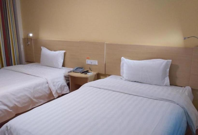 בית מלון כפרי 7days Inn Kangding Passenger Terminal Station