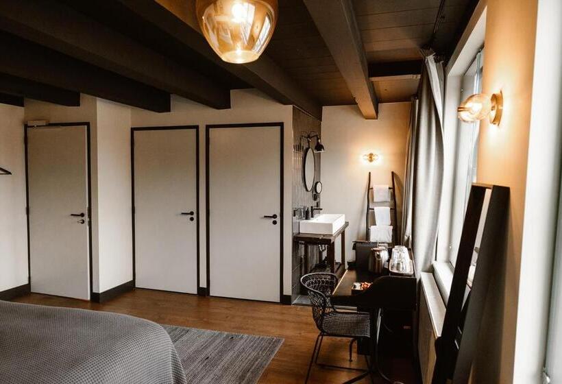 בית מלון כפרי Chapter