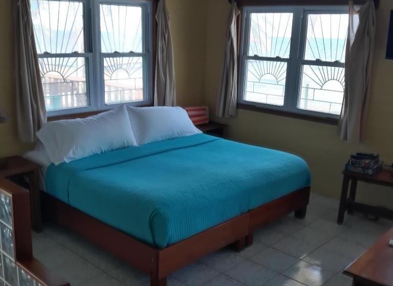 בית מלון כפרי Coco's Beachfront Cabanas