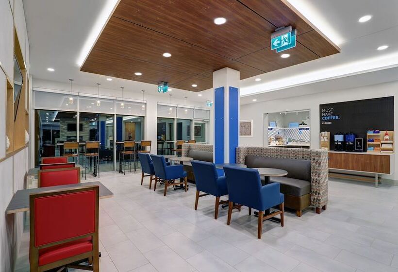 בית מלון כפרי Holiday Inn Express & Suites   Port Elgin
