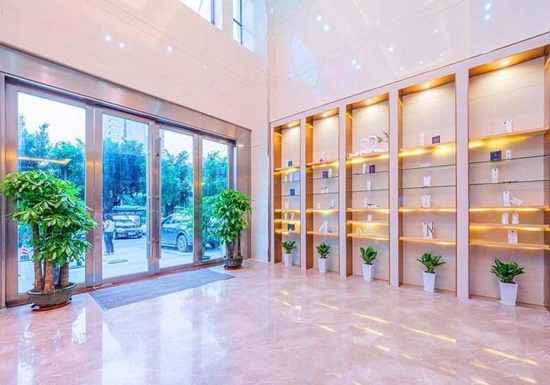 Lavande Hotel Zhaoqing Qixingyan Scenic Spot Yihua International Square