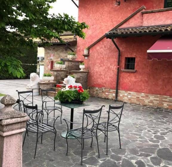 فندق Ristorante Casalta