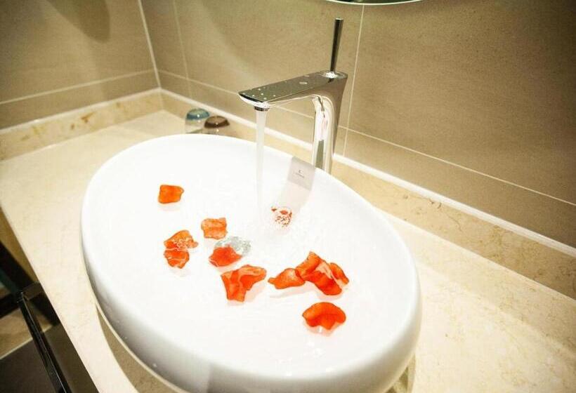 Lavande Hotel Urumqi High Speed Railway Wanda Plaza