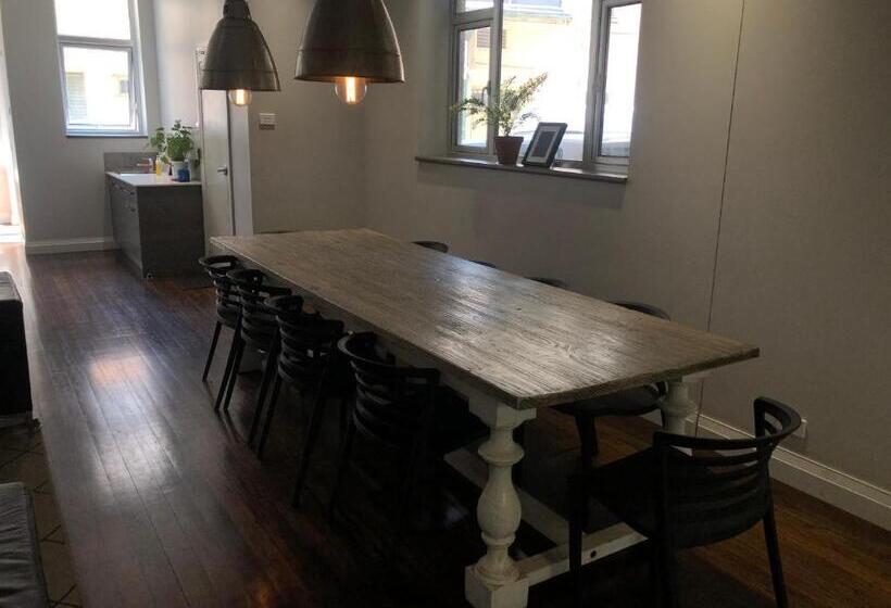 هتل Studios On King