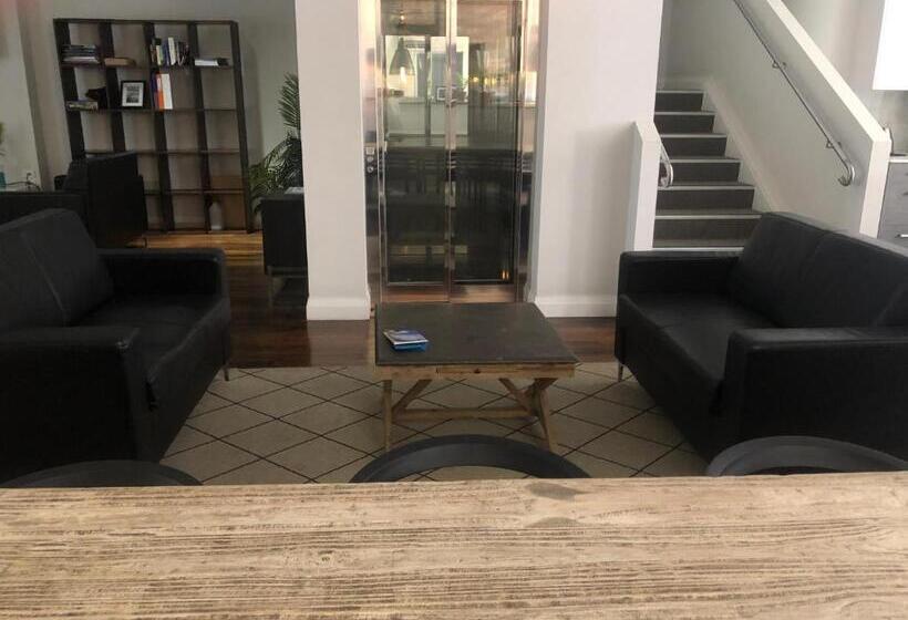 هتل Studios On King