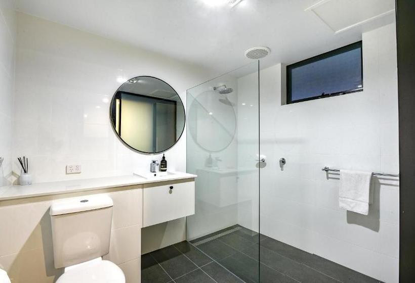 مُتل Aloha Central Premium Studios