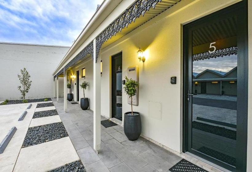 مُتل Aloha Central Premium Studios