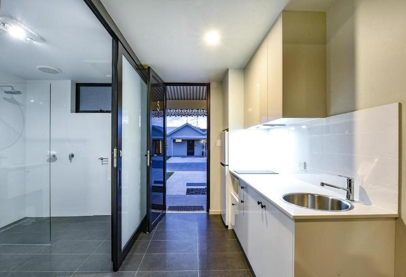 مُتل Aloha Central Premium Studios