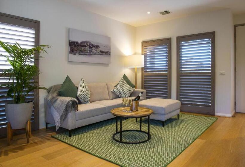 Bed and Breakfast Mews Cottages