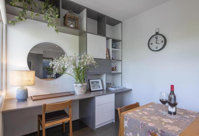 Bed and Breakfast Mews Cottages