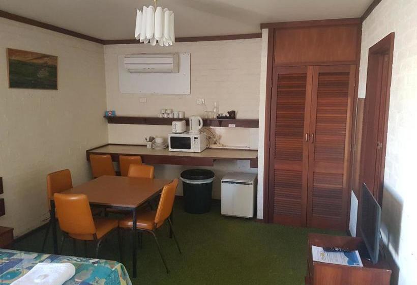 The Club Hotel Collie