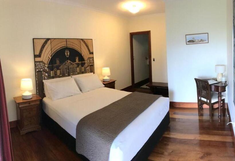 Daintree Manor B&b