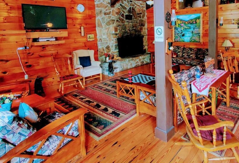 هتل Smoky Falls Lodge
