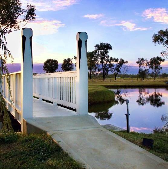 فندق على الطريق The Duck Inn Apartments