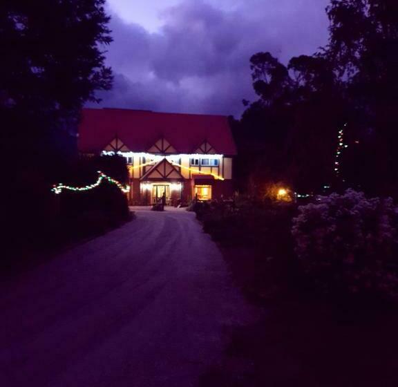 ペンション Oaktree Guest House