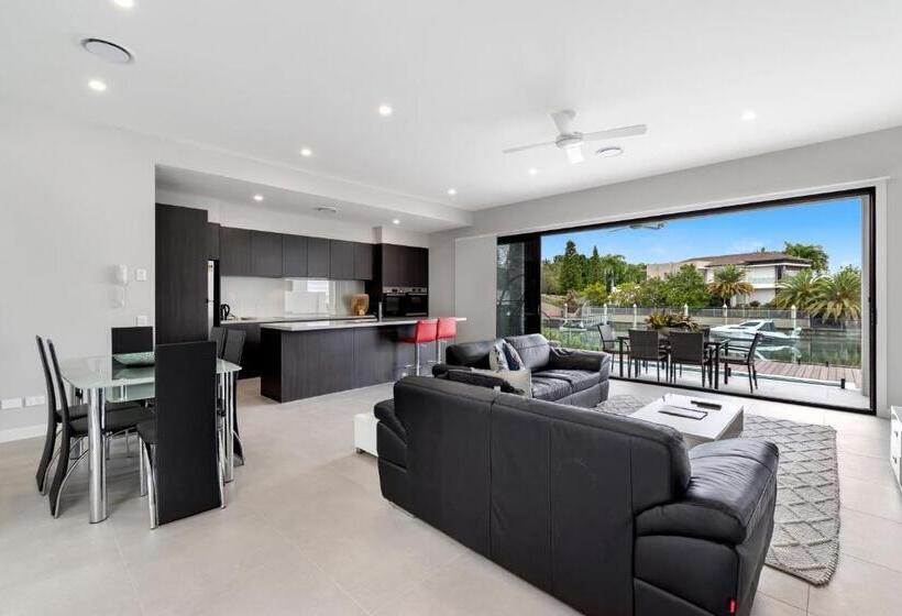 استراحتگاه The Residences At The Peninsula