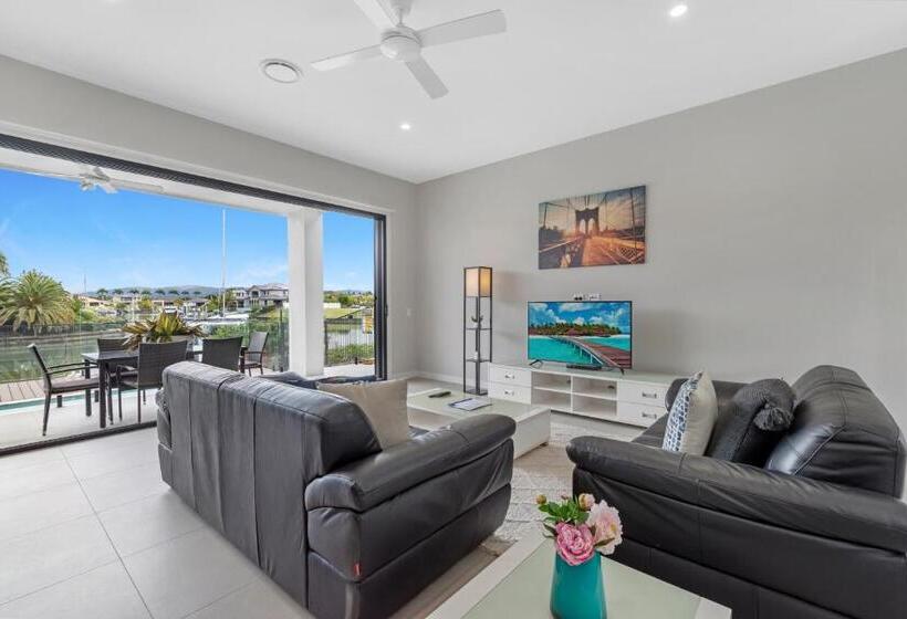 استراحتگاه The Residences At The Peninsula