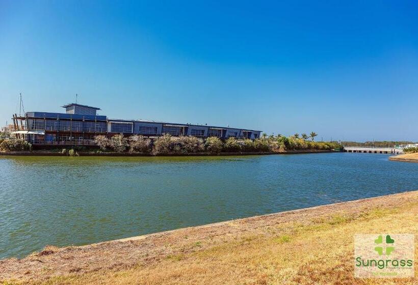 استراحتگاه The Residences At The Peninsula