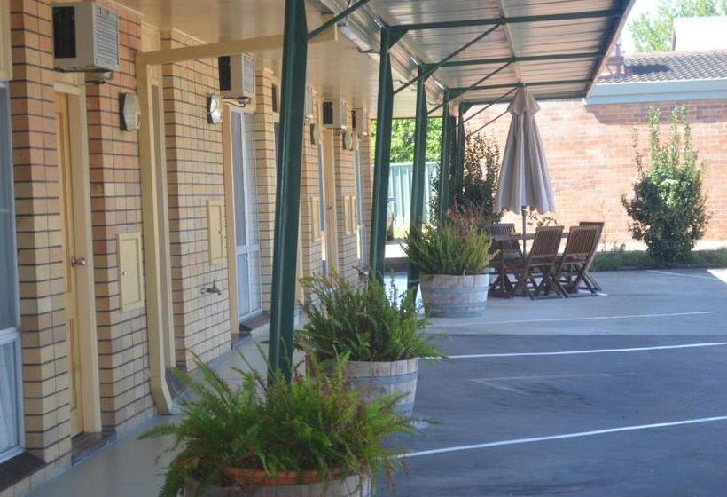 Tall Timbers Motel