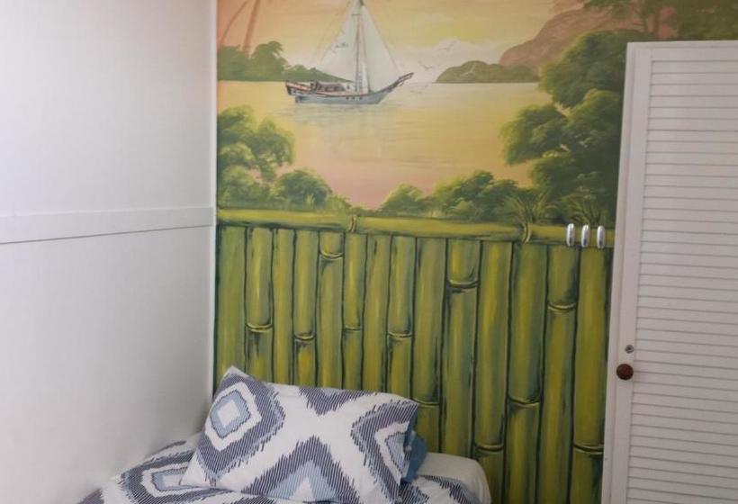 הוסטל Gecko's Rest Budget Accommodation & Backpackers
