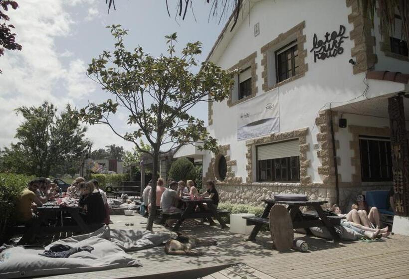 هاستل Latas Surf House