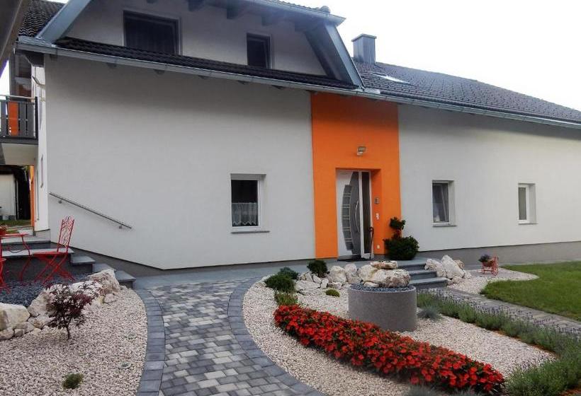 مبيت وإفطار Frühstückspension Lach