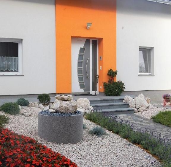 مبيت وإفطار Frühstückspension Lach