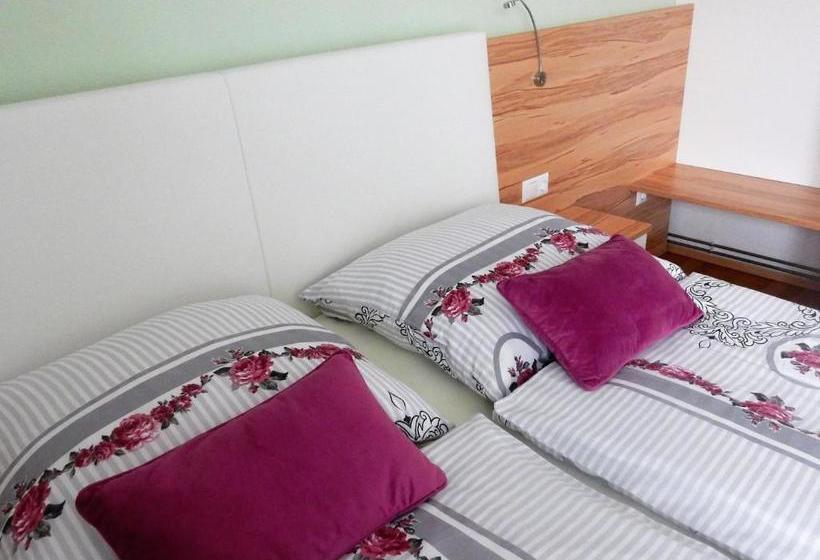 مبيت وإفطار Frühstückspension Lach