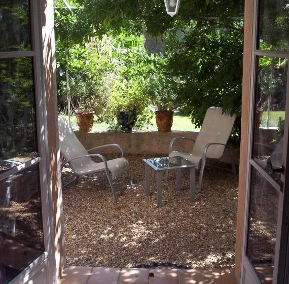 مبيت وإفطار Les Glycines