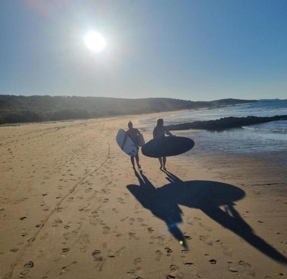 Escape 1770 Motel   No Kids   No Smoking   No Partying