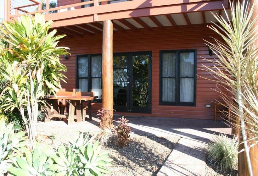 Escape 1770 Motel   No Kids   No Smoking   No Partying