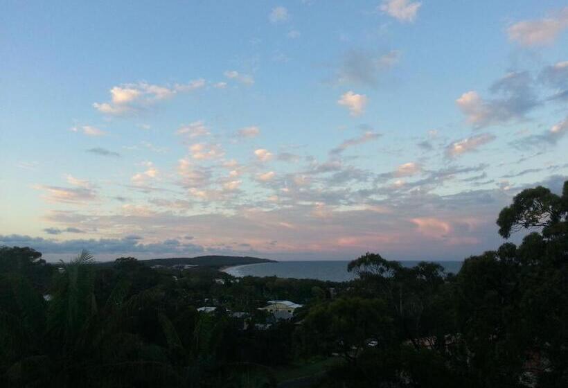 Escape 1770 Motel   No Kids   No Smoking   No Partying