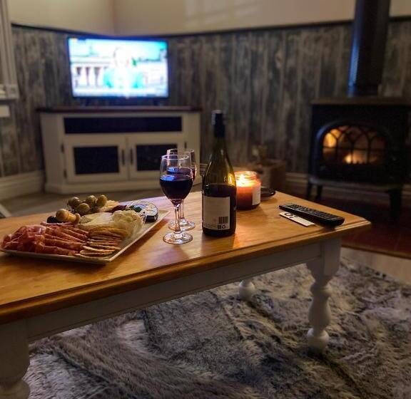 Отель Trawool Shed Cottages, Cafe And Restaurant