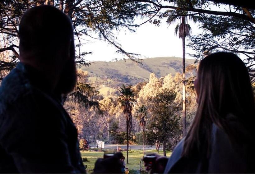 Отель Trawool Shed Cottages, Cafe And Restaurant