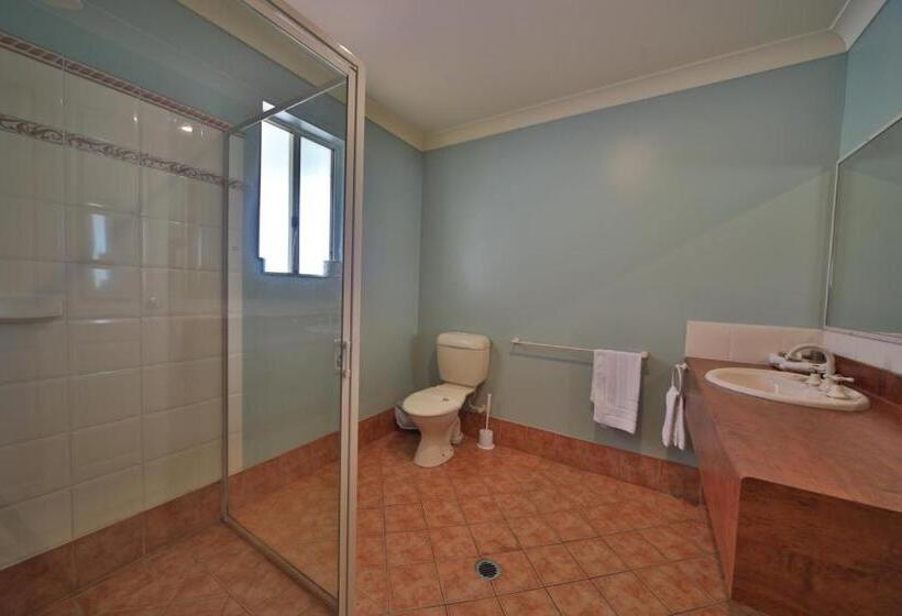 فندق على الطريق Emerald Explorers Inn