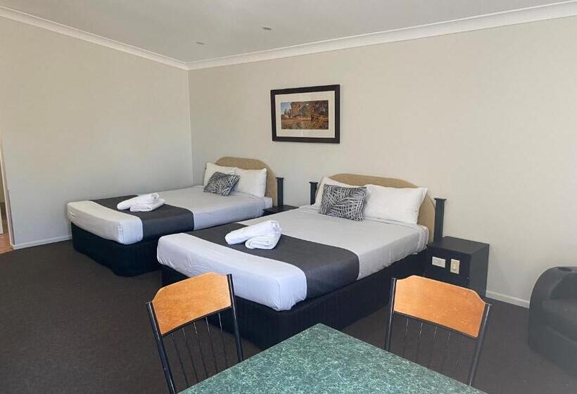فندق على الطريق Emerald Explorers Inn