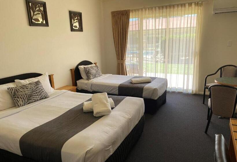 فندق على الطريق Emerald Explorers Inn