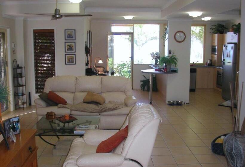 모텔 Rose Bay Resort