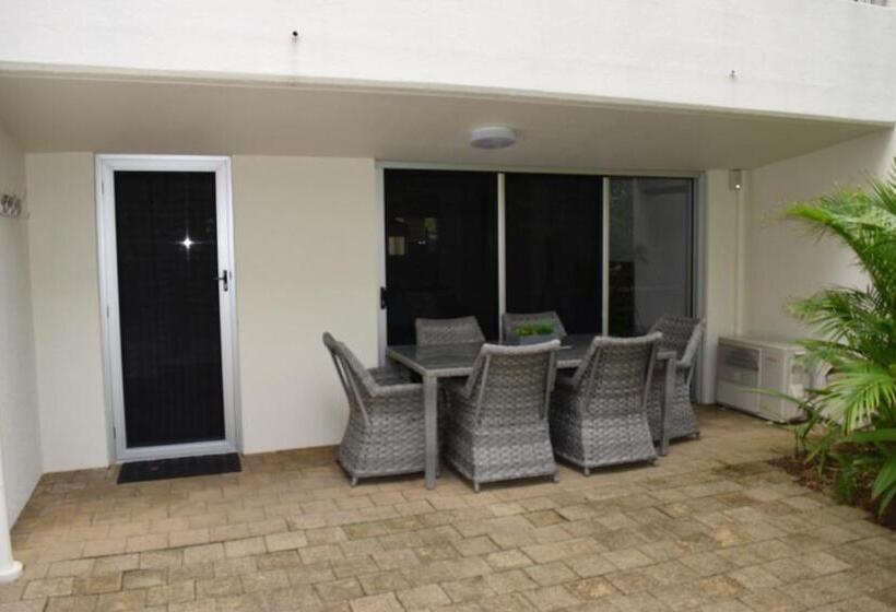 Raintrees Moffat Beach