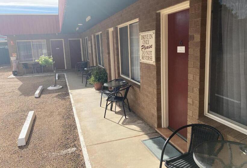 Camellia Motel