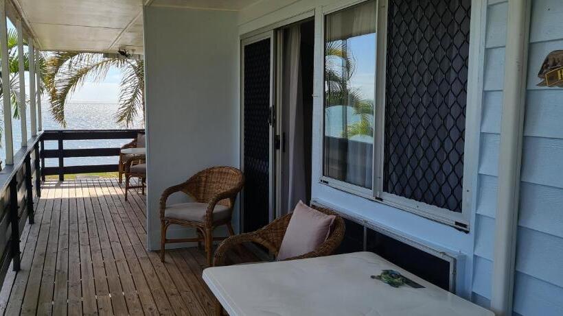 Cardwell Beachfront Motel