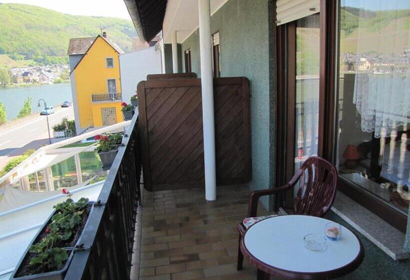 ホテル Panoramacafé Kattenes