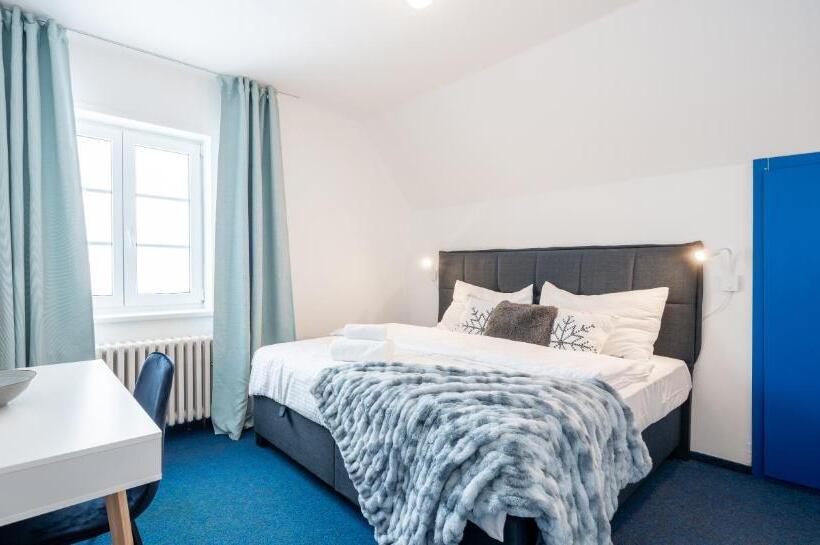 هتل Prazska Bouda