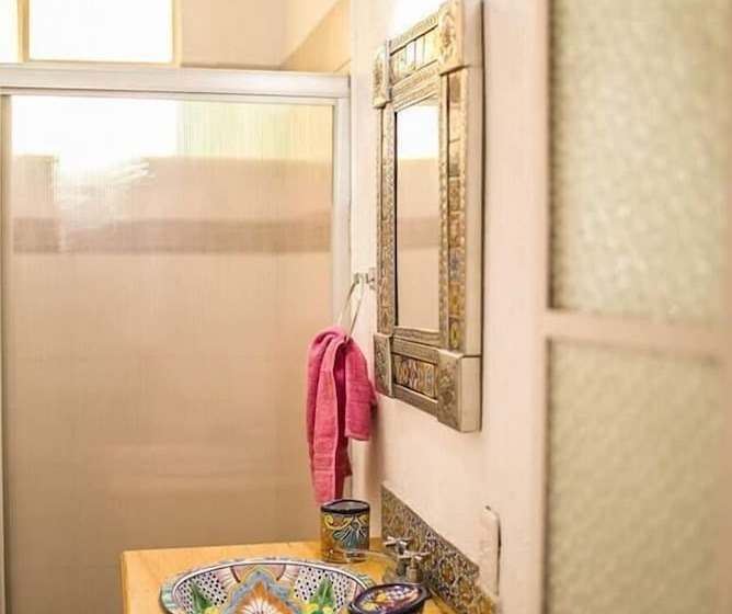ユースホステル Hostal Tlaquepaque