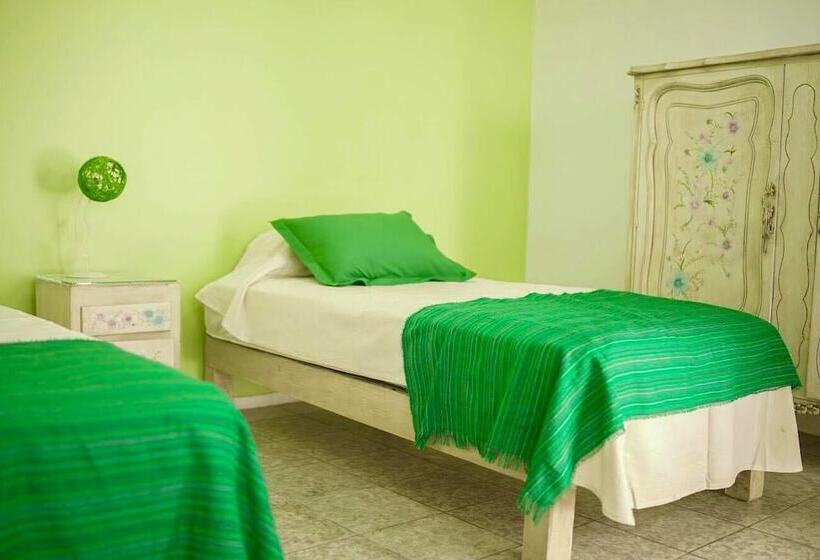 ユースホステル Hostal Tlaquepaque